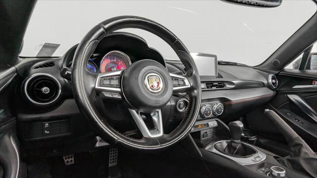 Used 2018 FIAT 124 Spider Abarth w/ Convenience Group RWD image 17