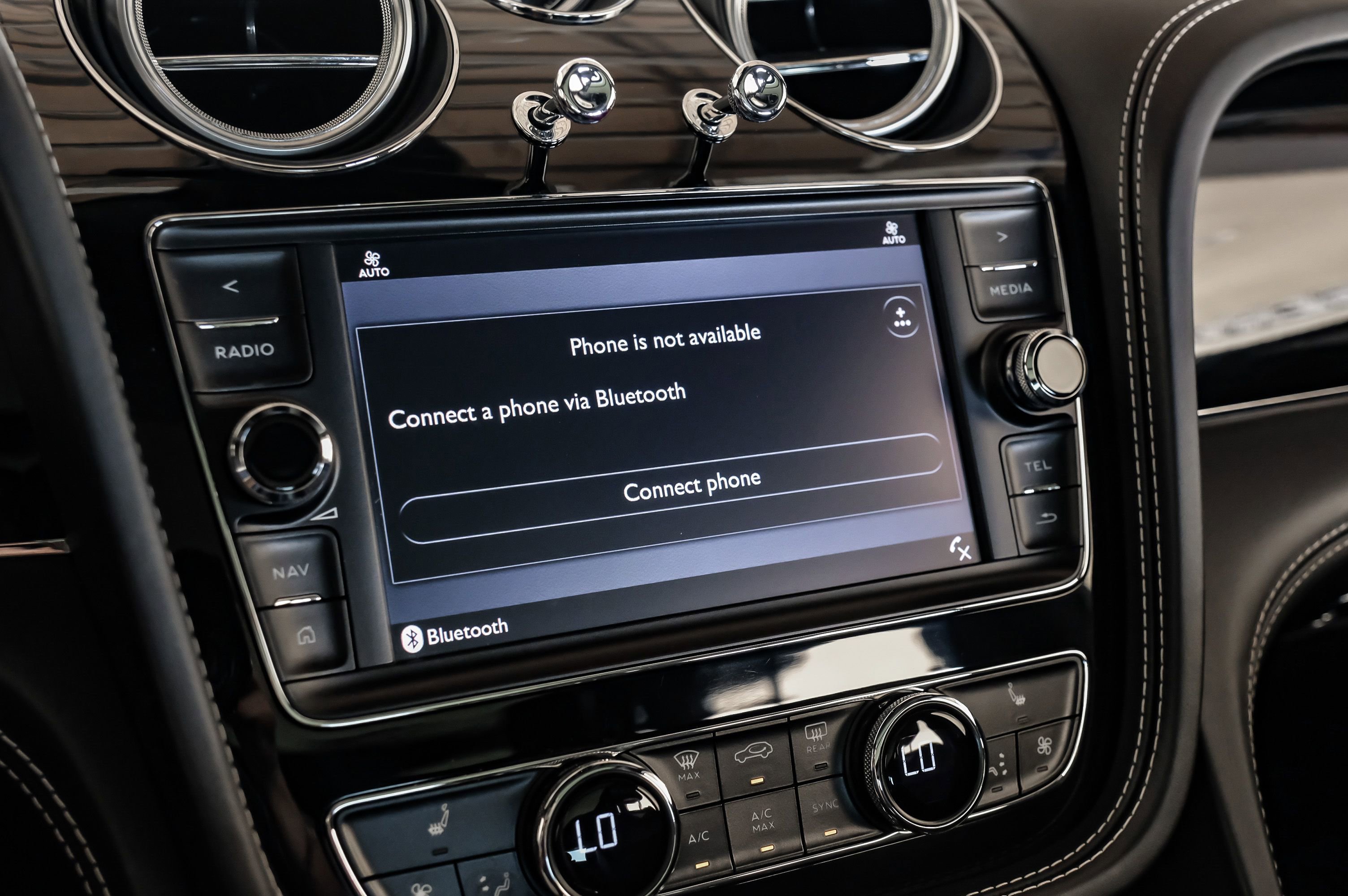 Used 2017 Bentley Bentayga image 32