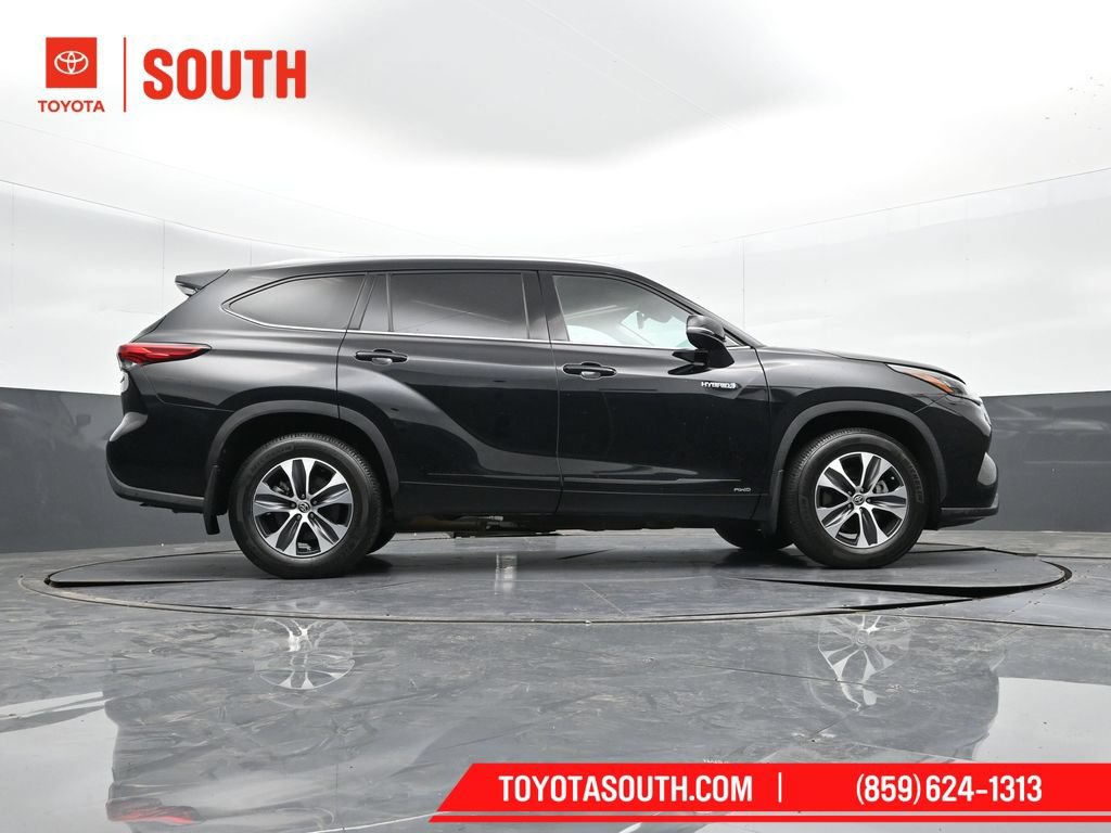 Used 2020 Toyota Highlander XLE AWD/4WD image 43