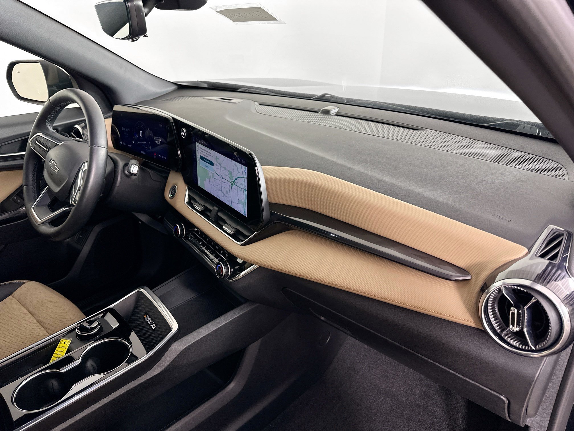 Certified 2025 Chevrolet Equinox ACTIV w/ Safety and Technology Package AWD/4WD image 35