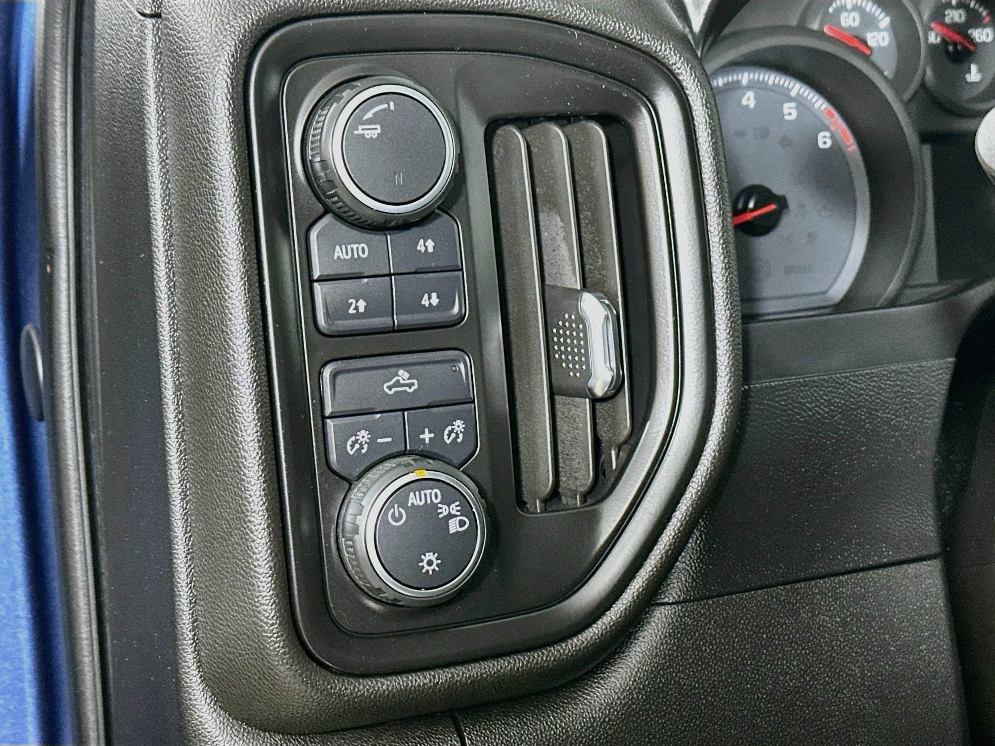Used 2019 Chevrolet Silverado 1500 Custom Trail Boss w/ Custom Convenience Package AWD/4WD image 10
