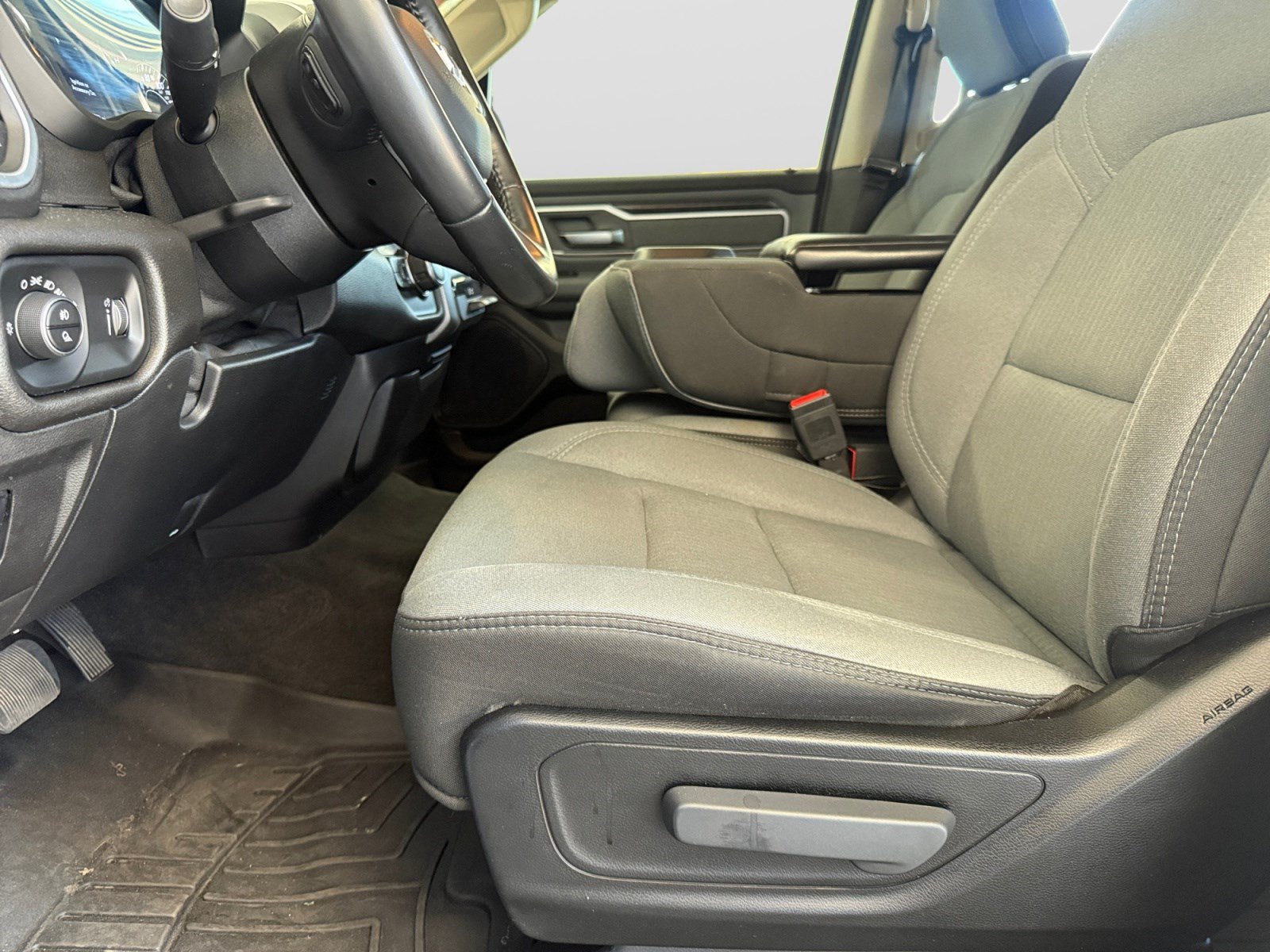 Used 2020 RAM 1500 Big Horn AWD/4WD image 11