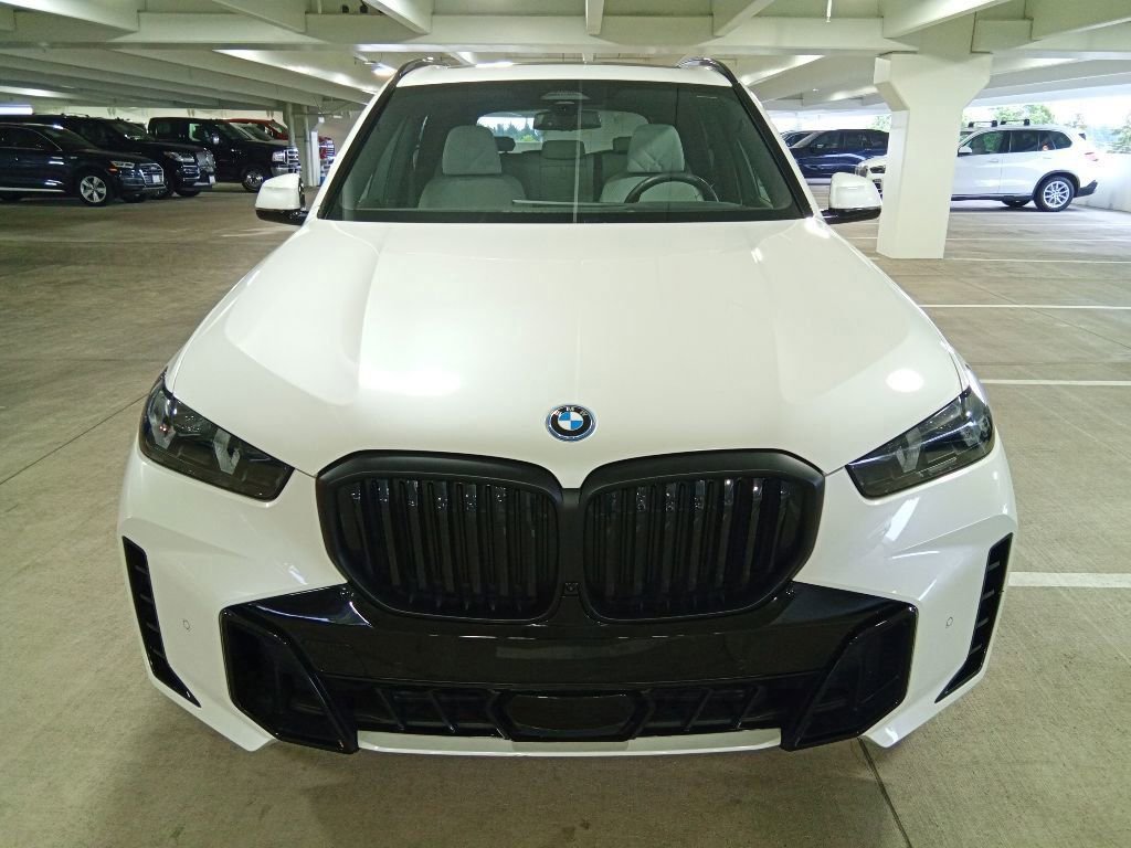 Certified 2025 BMW X5 xDrive50e w/ Executive Package AWD/4WD image 2