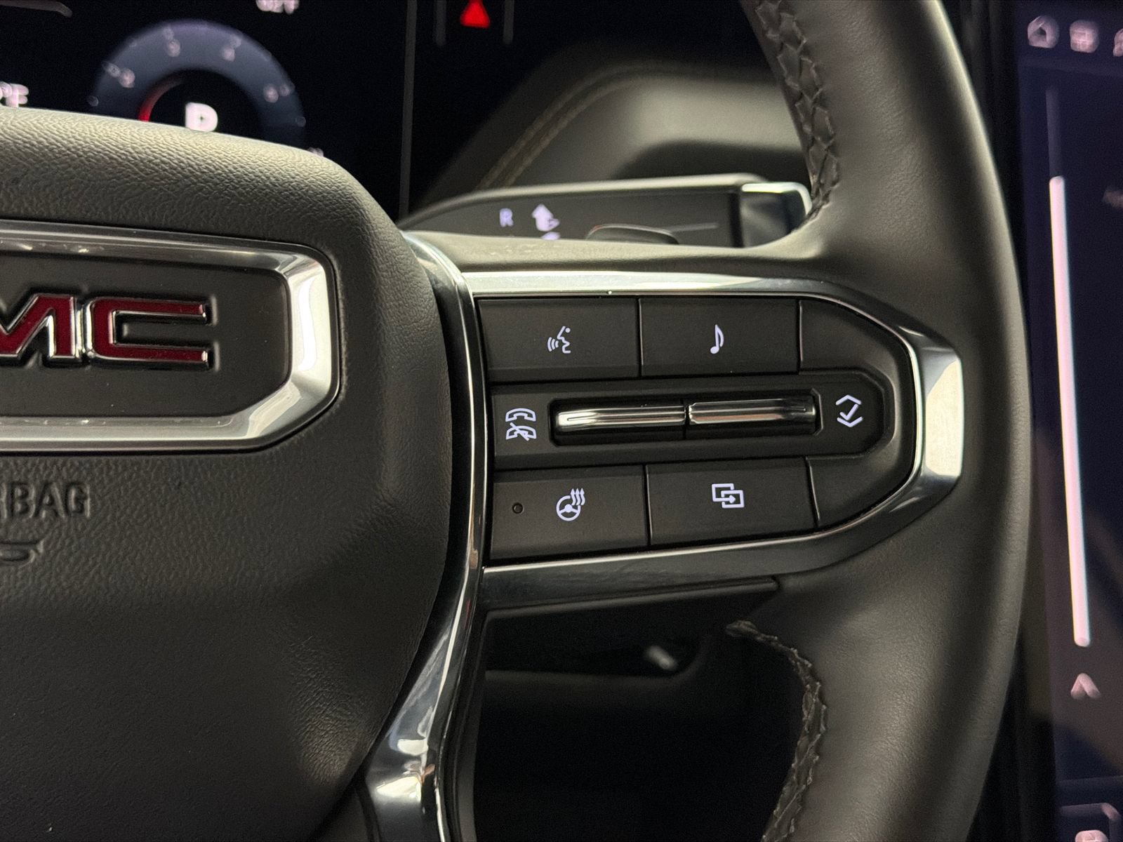 Used 2025 GMC Yukon XL Elevation AWD/4WD image 24