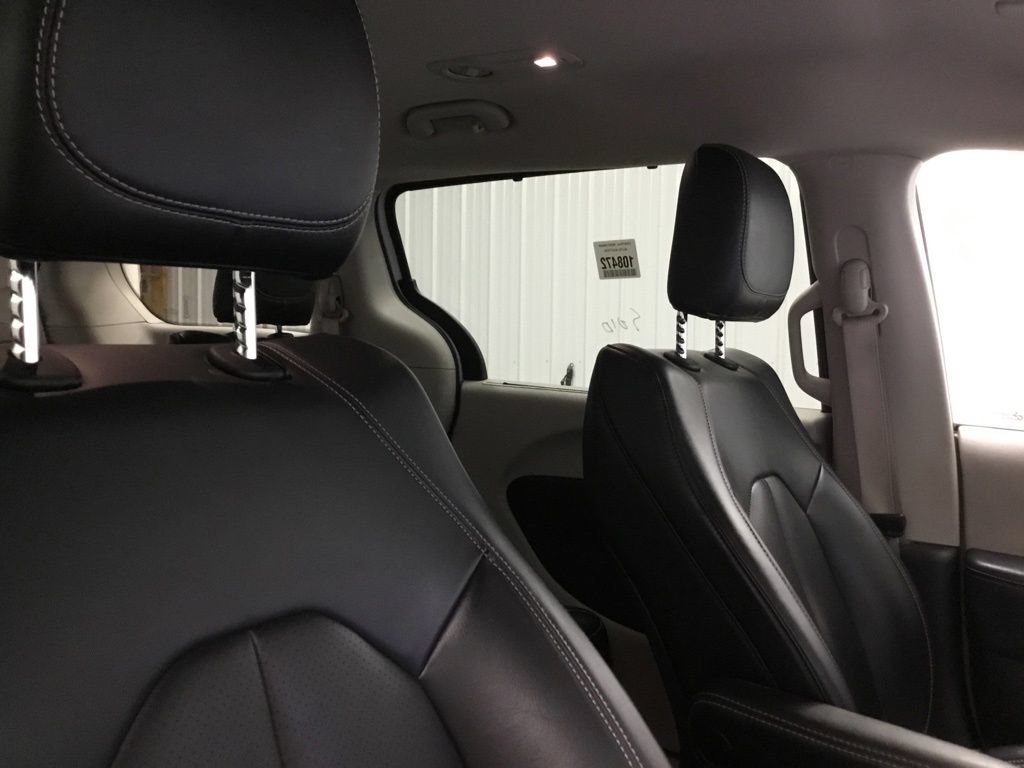 Used 2023 Chrysler Pacifica Touring-L AWD/4WD image 21