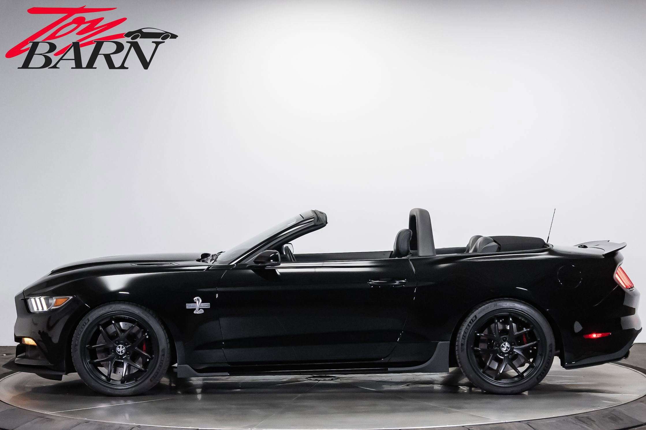 Used 2017 Ford Mustang GT Premium w/ Equipment Group 401A RWD image 2