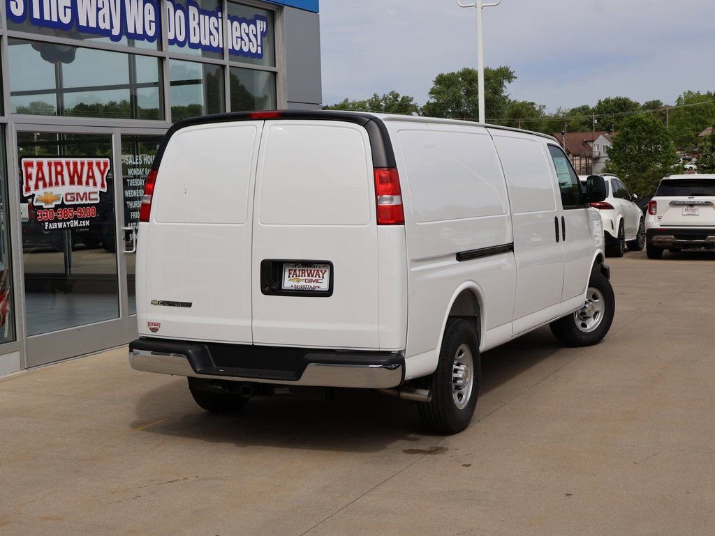 New 2025 Chevrolet Express 3500 Extended w/ Driver Convenience Package image 31