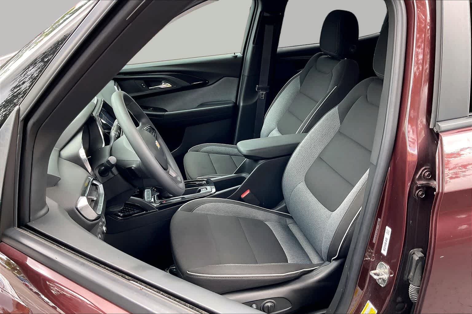 Used 2023 Chevrolet TrailBlazer LT w/ Convenience Package FWD image 24