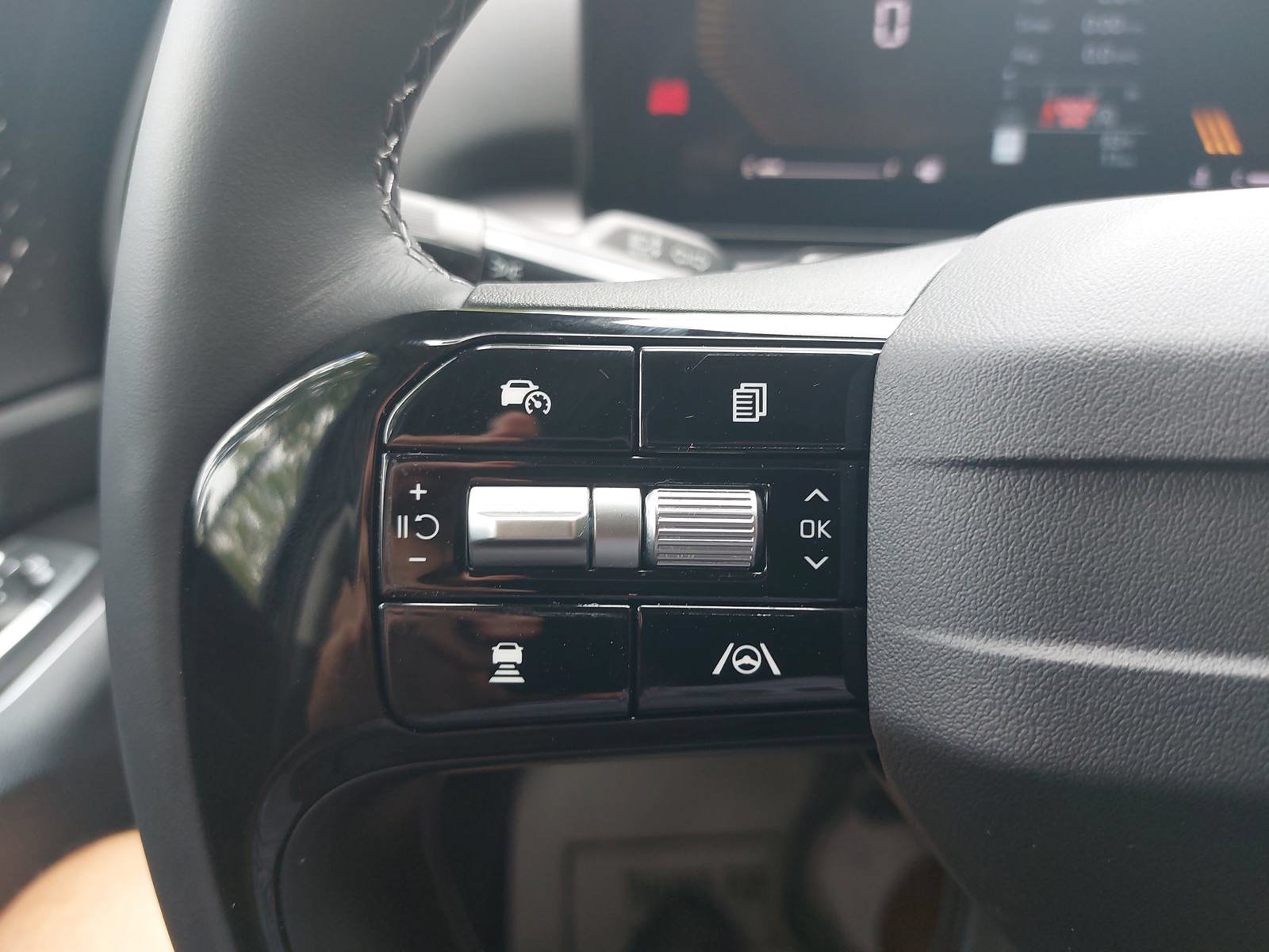 New 2026 Kia Sorento S FWD image 16