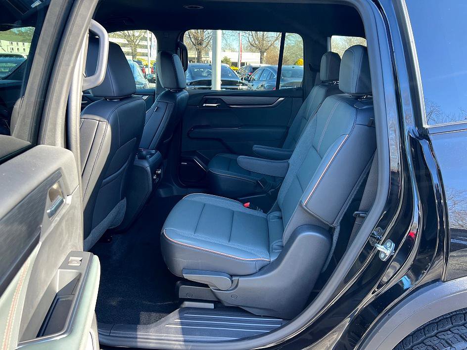 Used 2024 GMC Acadia AT4 image 28