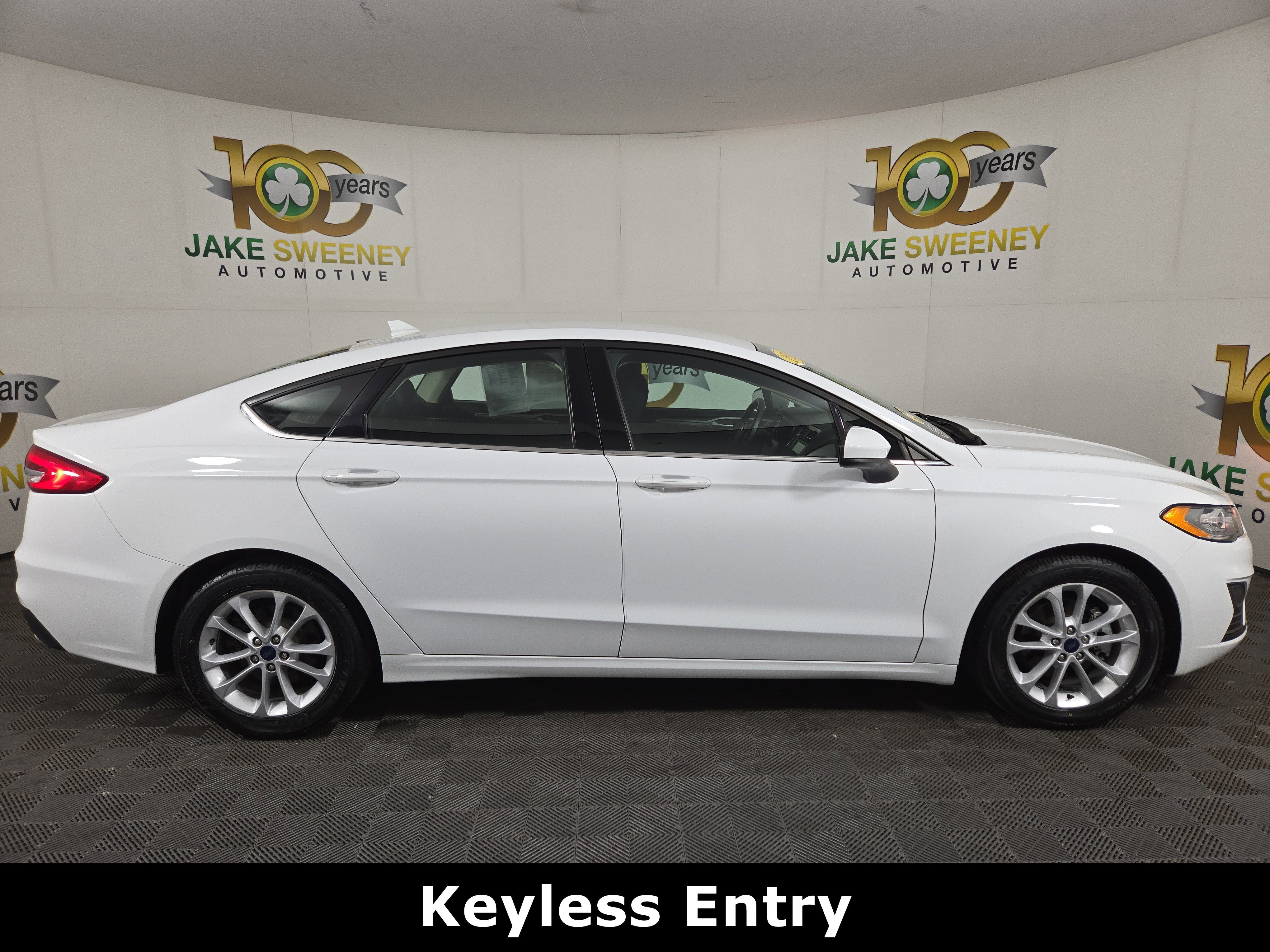 Used 2020 Ford Fusion SE image 9