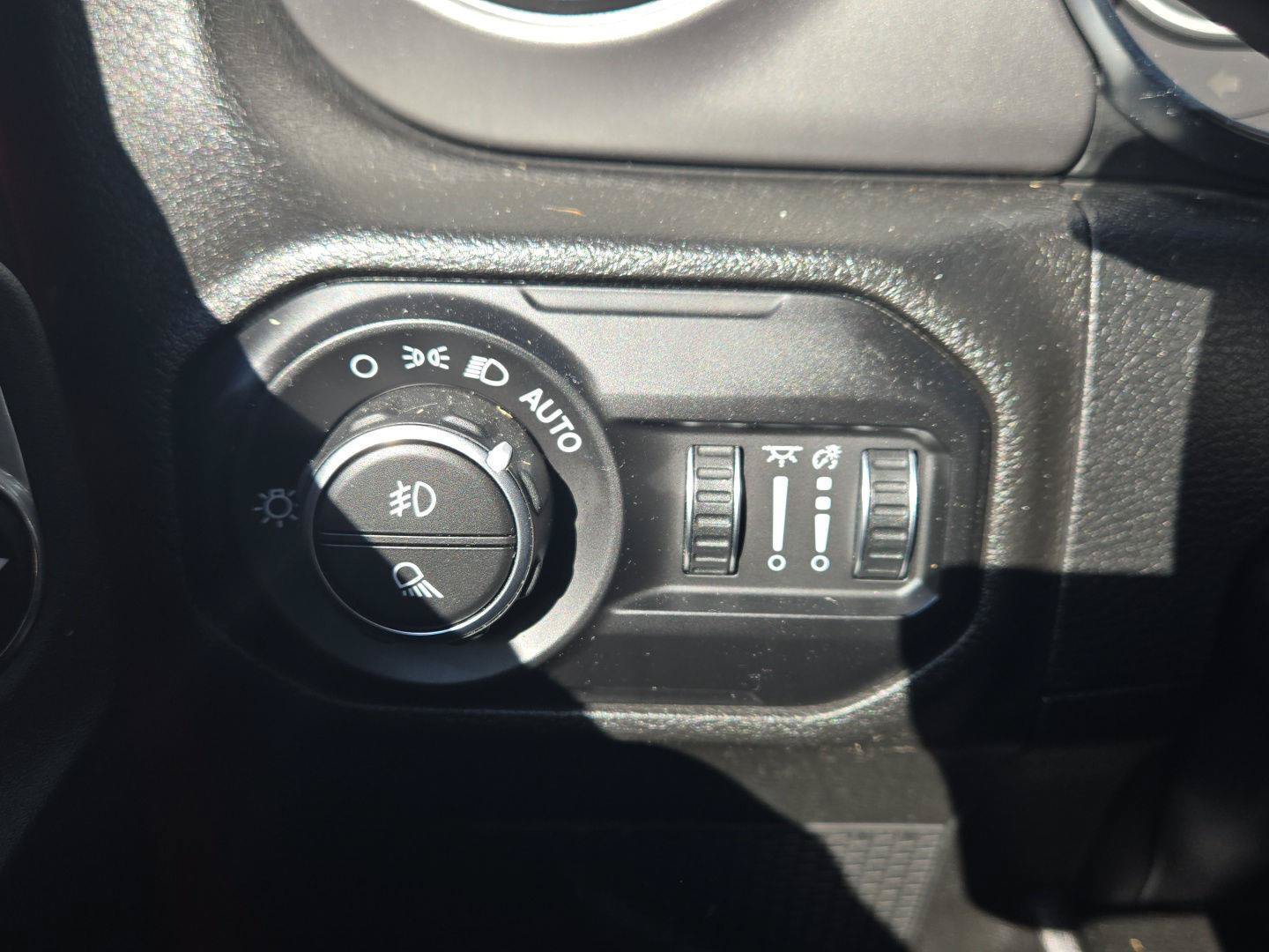 Used 2021 Jeep Gladiator Sport AWD/4WD image 22