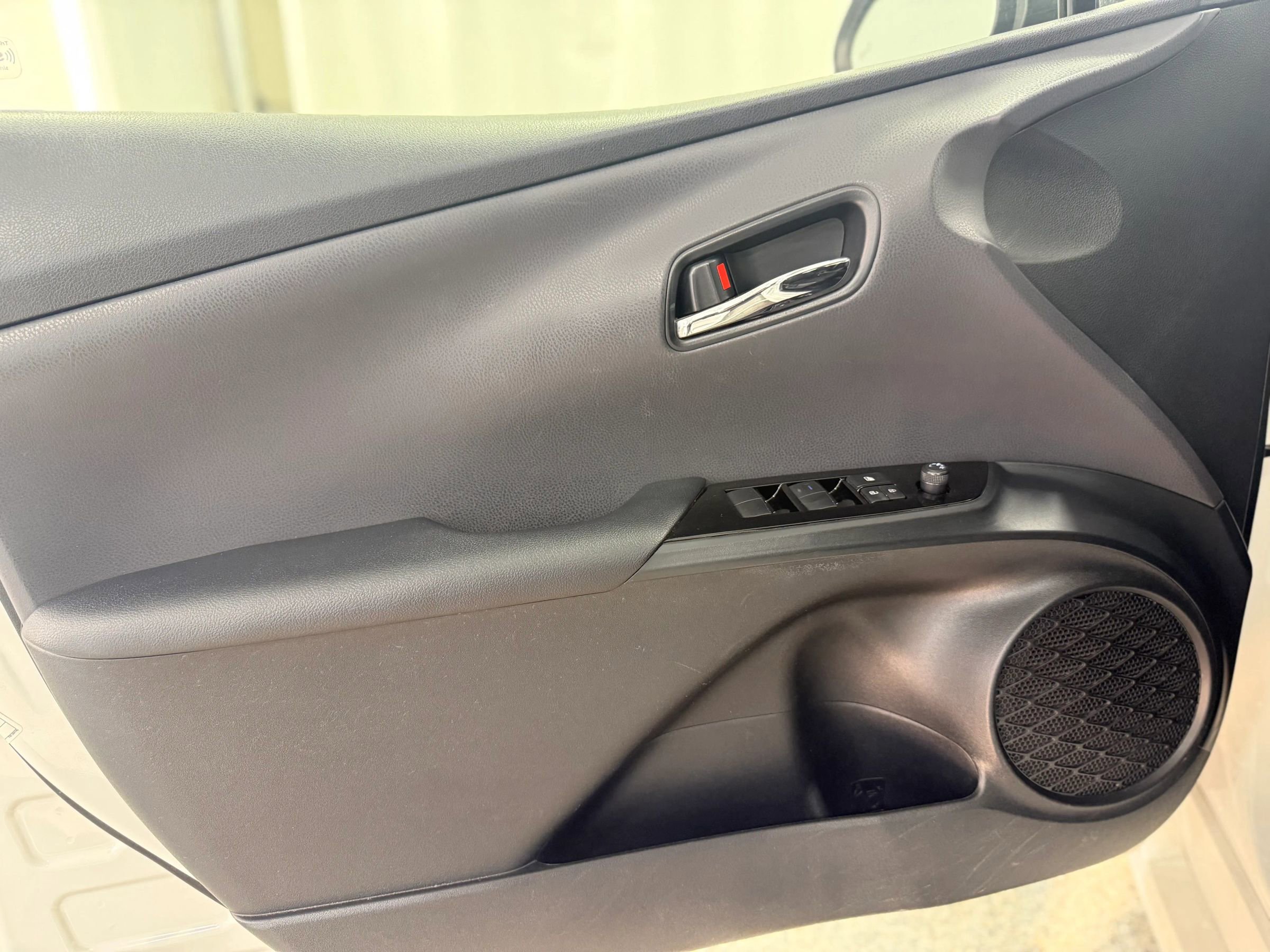 Used 2021 Toyota Prius LE image 11