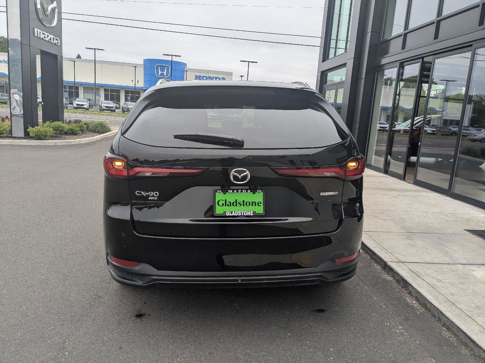 Used 2024 MAZDA CX-90 Plug-In Hybrid w/ Preferred AWD/4WD image 5