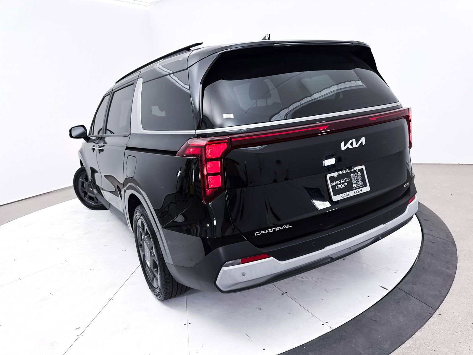 Certified 2025 Kia Carnival EX image 7