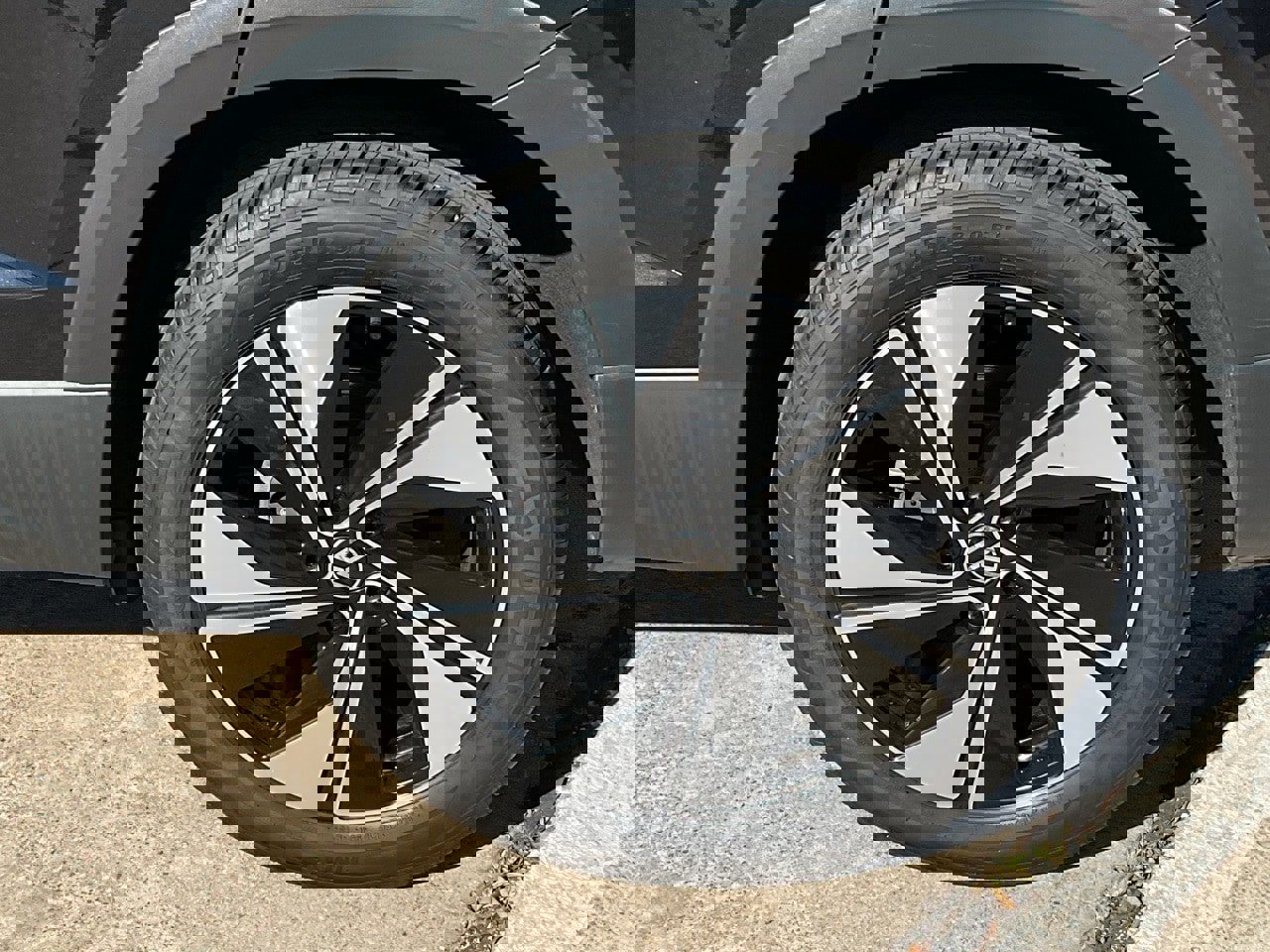 Used 2025 Volkswagen Taos SE image 8