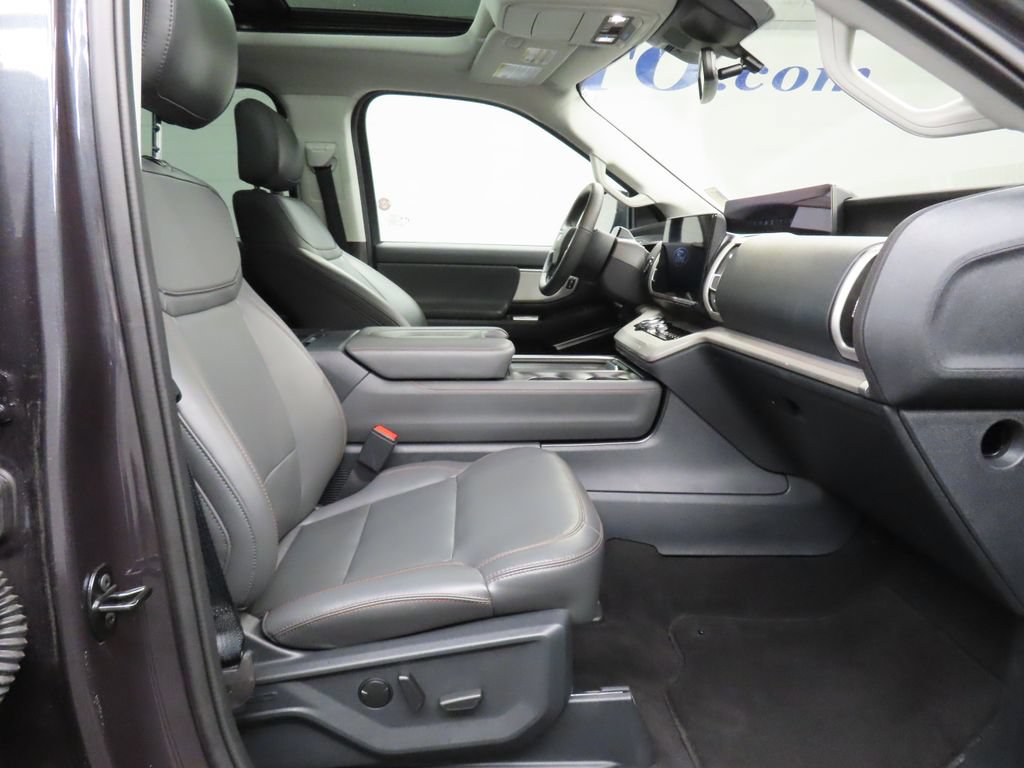 Used 2025 Ford Expedition Active AWD/4WD image 33