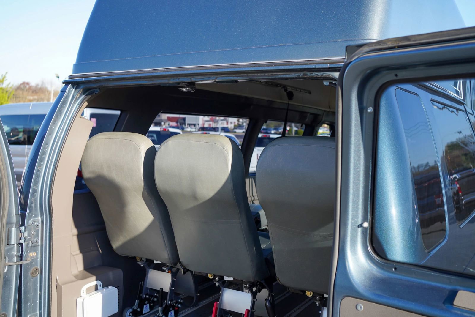 Used 2014 Ford E-350 and Econoline 350 Extended Super Duty w/ Power Group RWD image 17