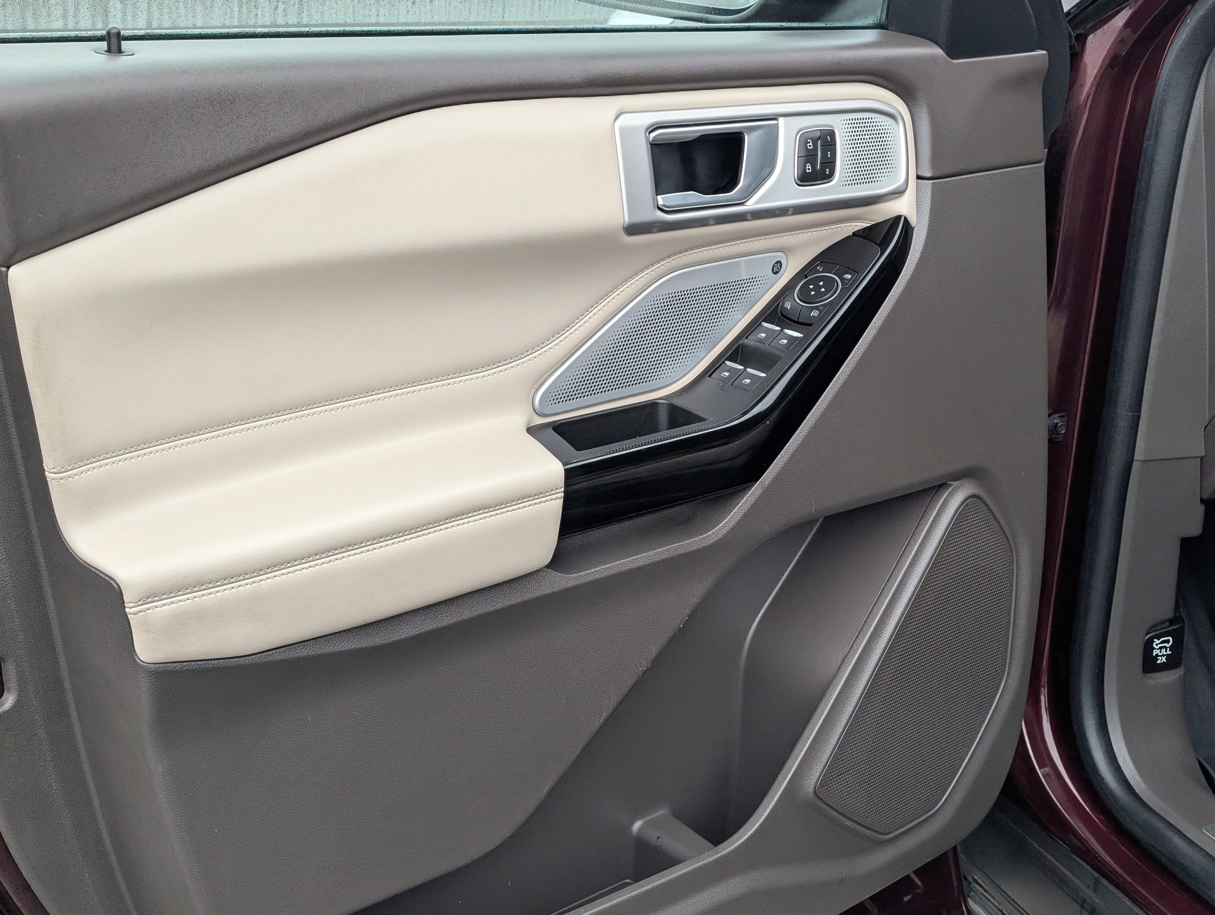 Used 2022 Ford Explorer Platinum w/ Equipment Group 601A image 17