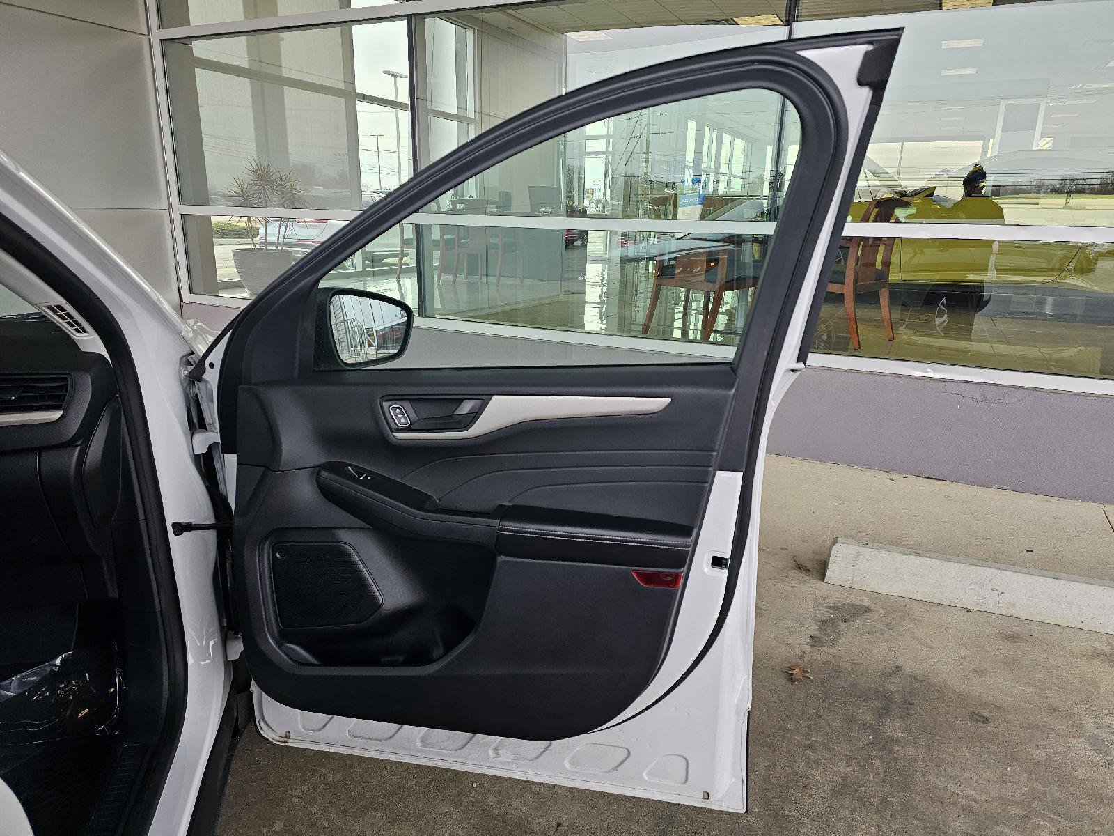 Used 2022 Ford Escape S image 11