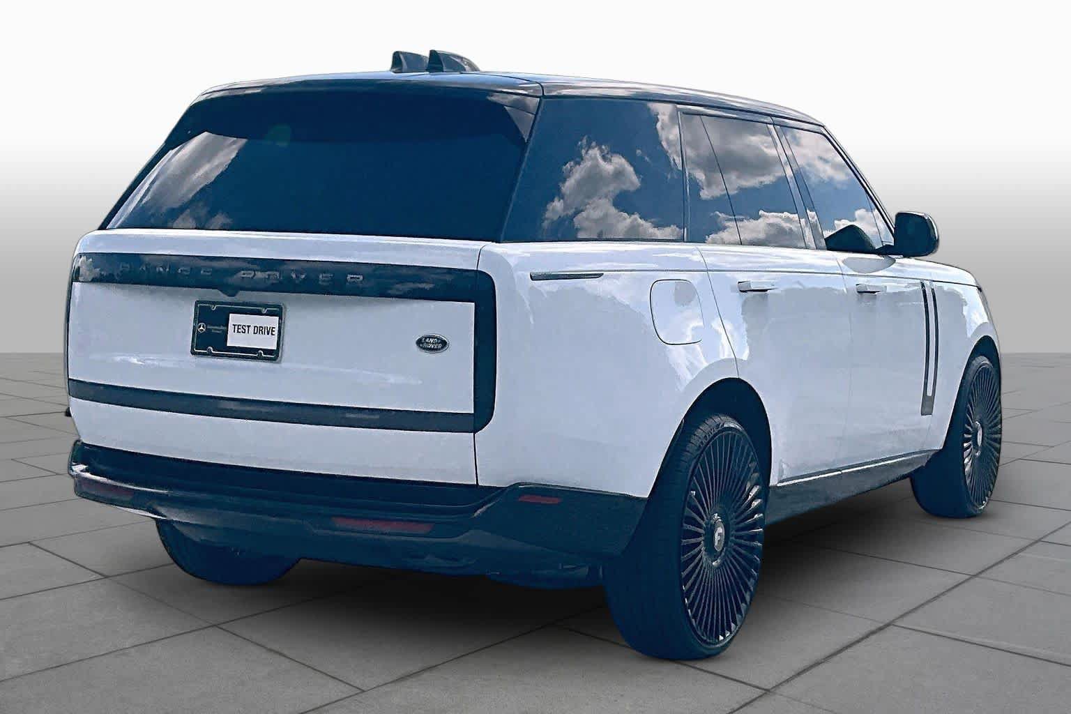 Used 2023 Land Rover Range Rover SE AWD/4WD image 12