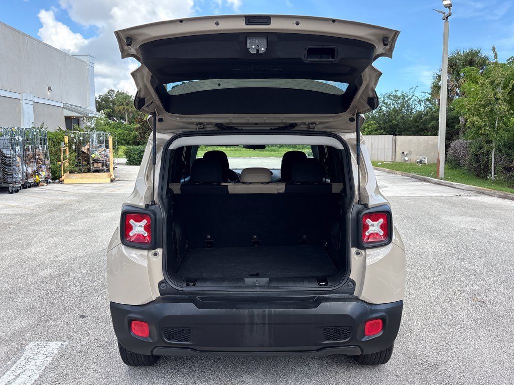 Used 2016 Jeep Renegade Latitude AWD/4WD image 11