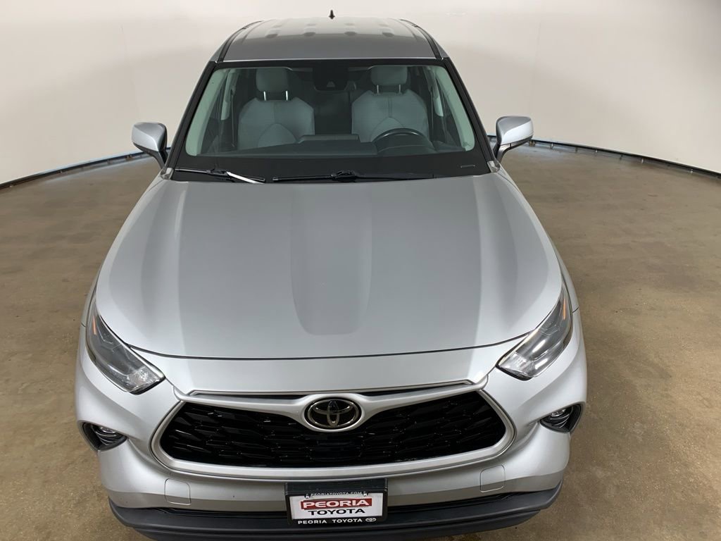 Used 2023 Toyota Highlander LE image 4
