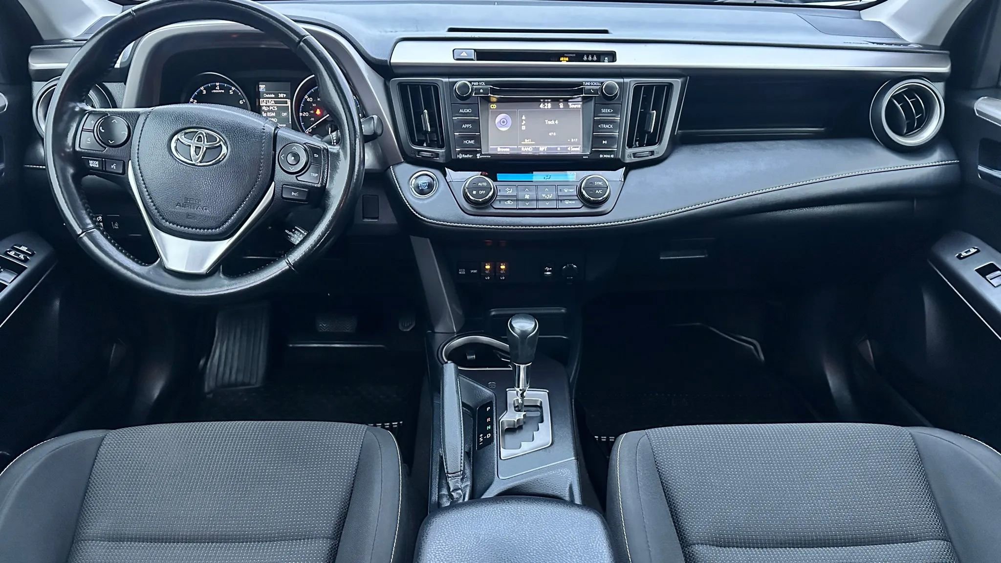 Used 2018 Toyota RAV4 XLE image 2