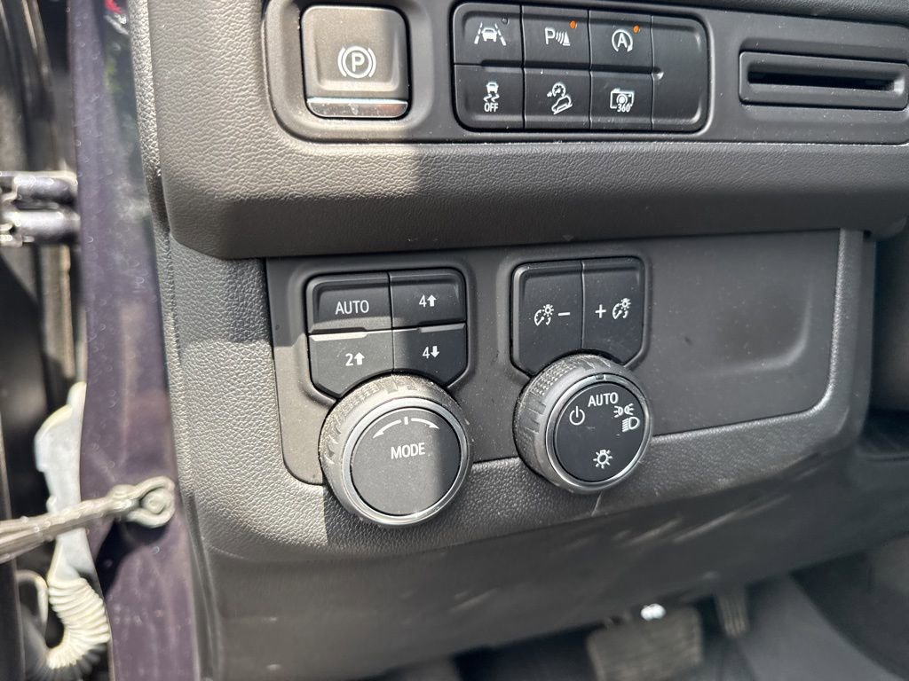 Used 2023 Chevrolet Tahoe Z71 w/ Luxury Package image 16