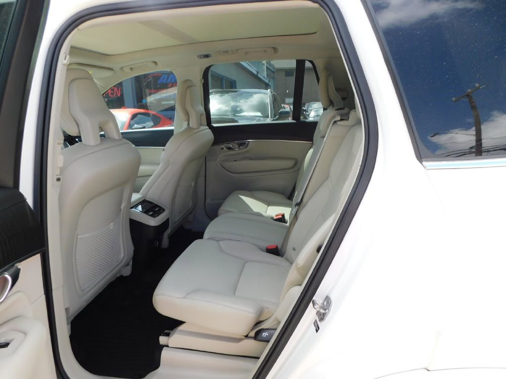 Used 2020 Volvo XC90 T5 Momentum w/ Protection Package Premier image 24