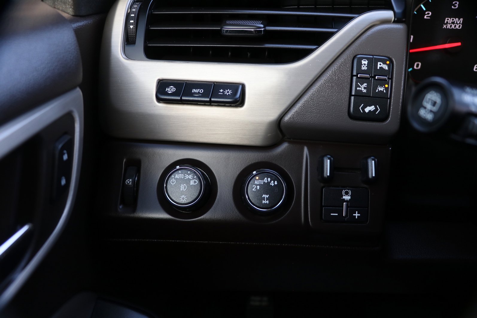 Used 2019 GMC Yukon Denali w/ Denali Ultimate Package image 12