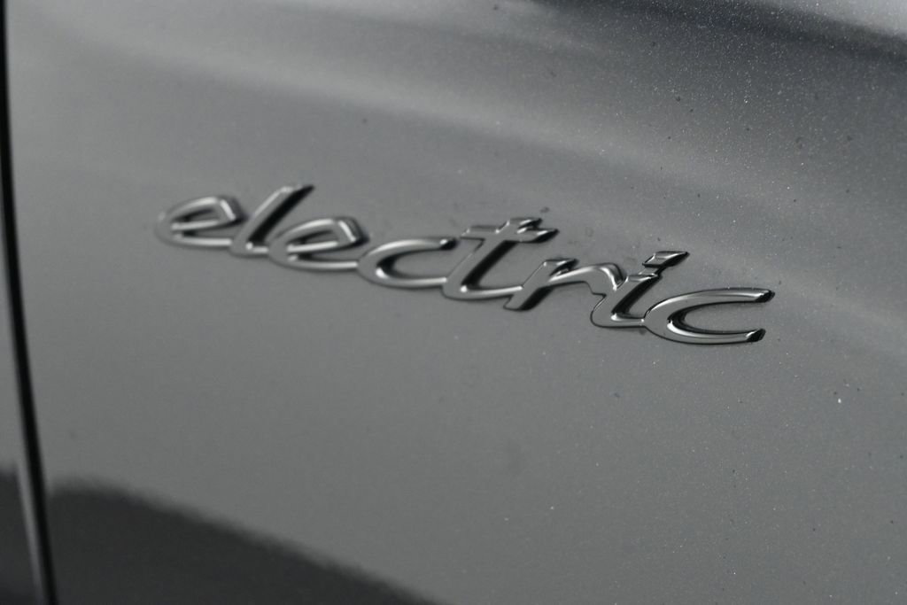 Certified 2025 Porsche Macan 4S Electric AWD/4WD image 30
