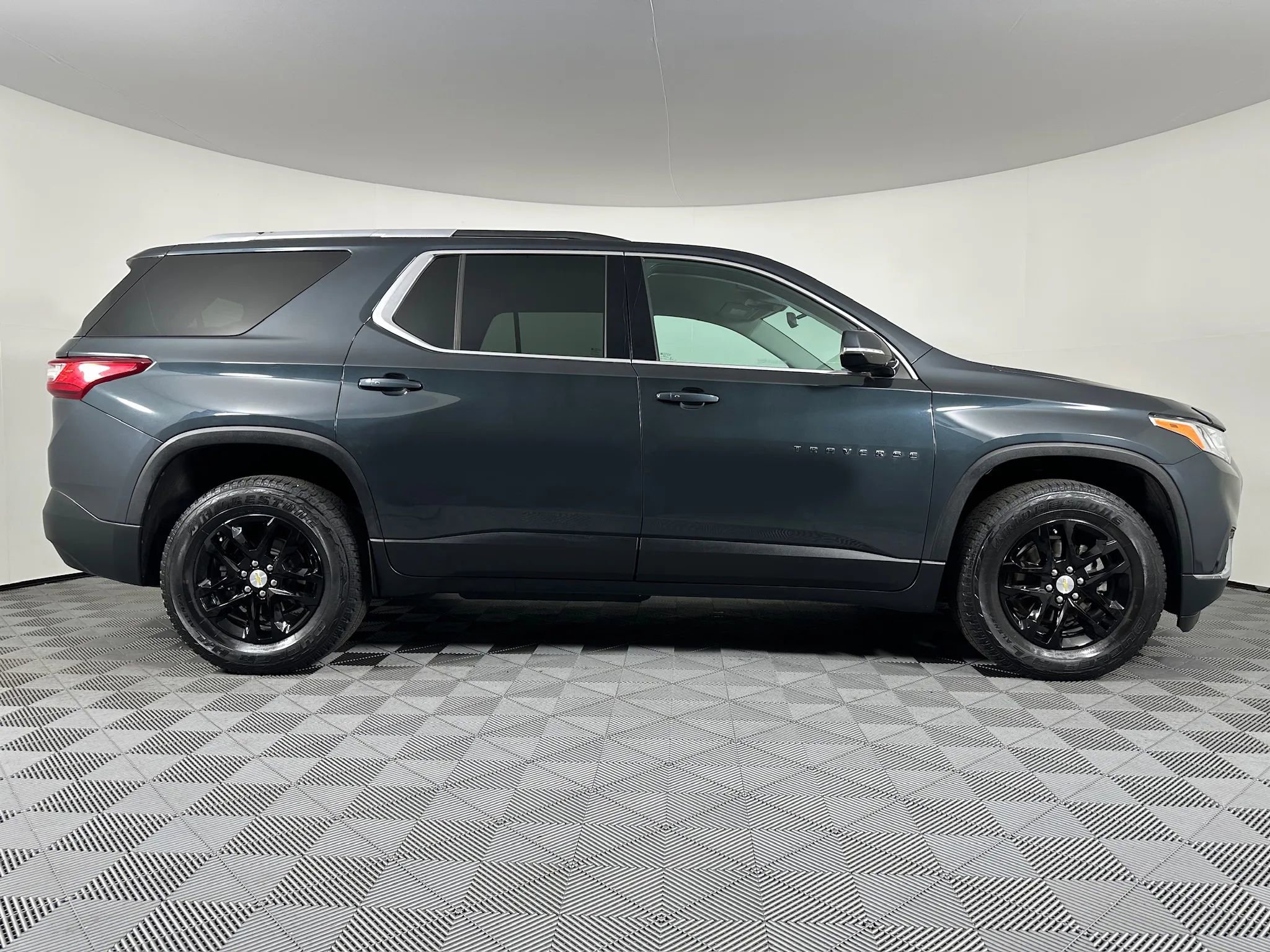 Used 2018 Chevrolet Traverse LT image 7