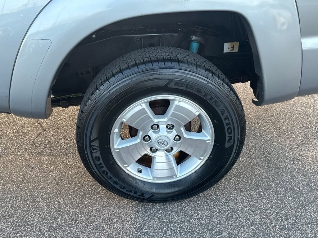 Used 2015 Toyota Tacoma 4x4 Access Cab V6 w/ TRD Sport Package image 39