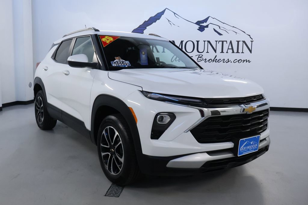 Used 2025 Chevrolet TrailBlazer LT image 1