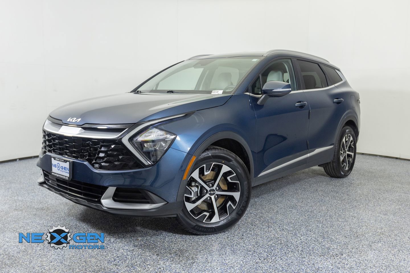 Used 2023 Kia Sportage EX image 3