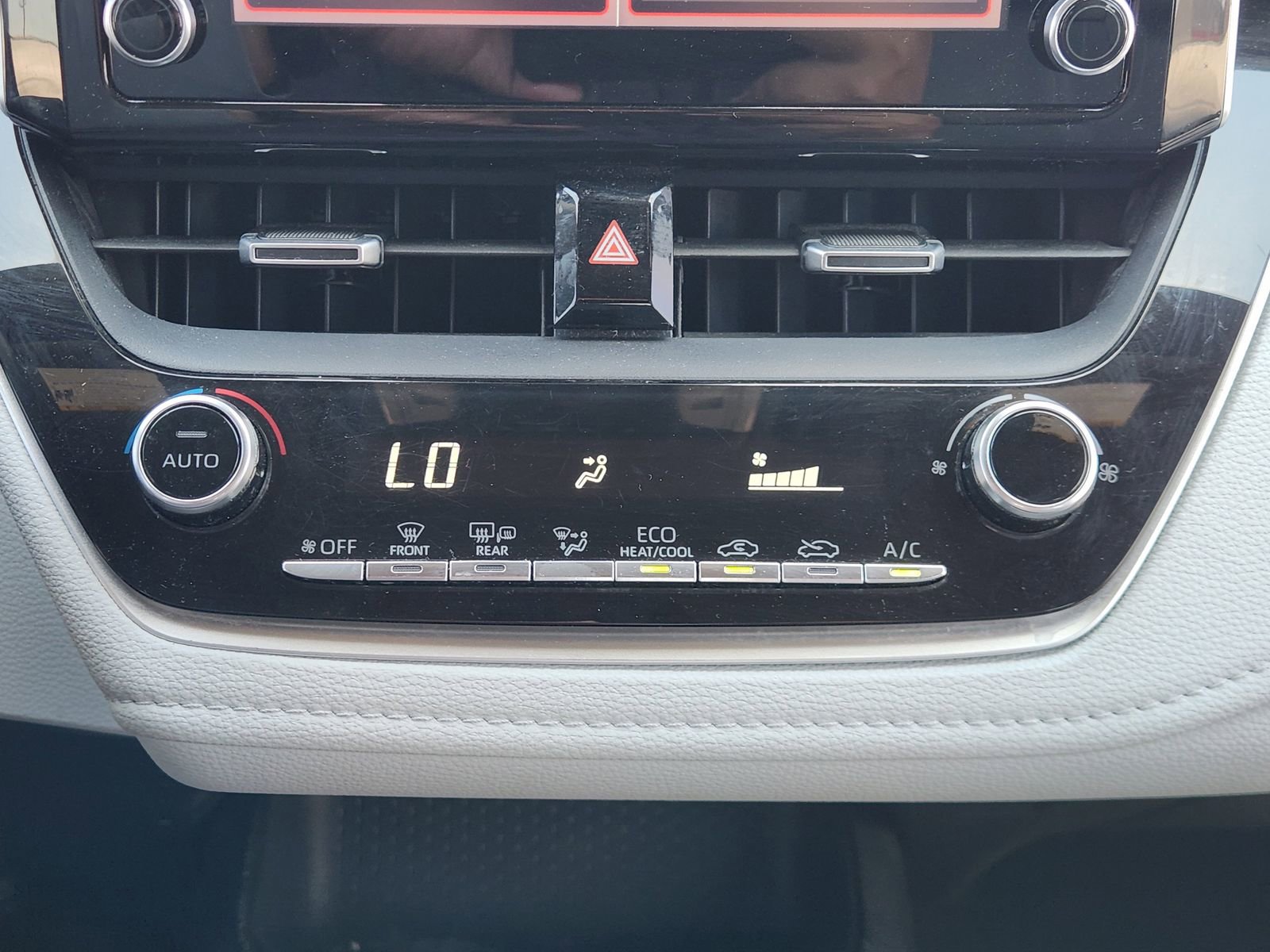 Used 2020 Toyota Corolla SE image 22