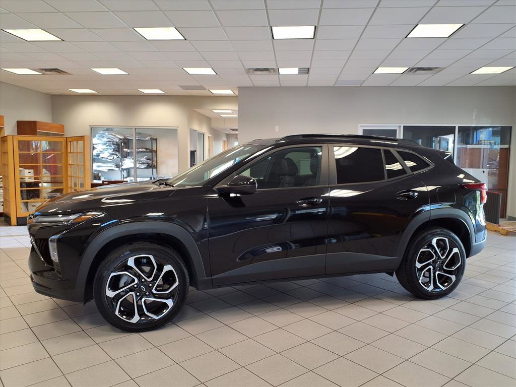 Used 2024 Chevrolet Trax RS w/ Sunroof Package image 2