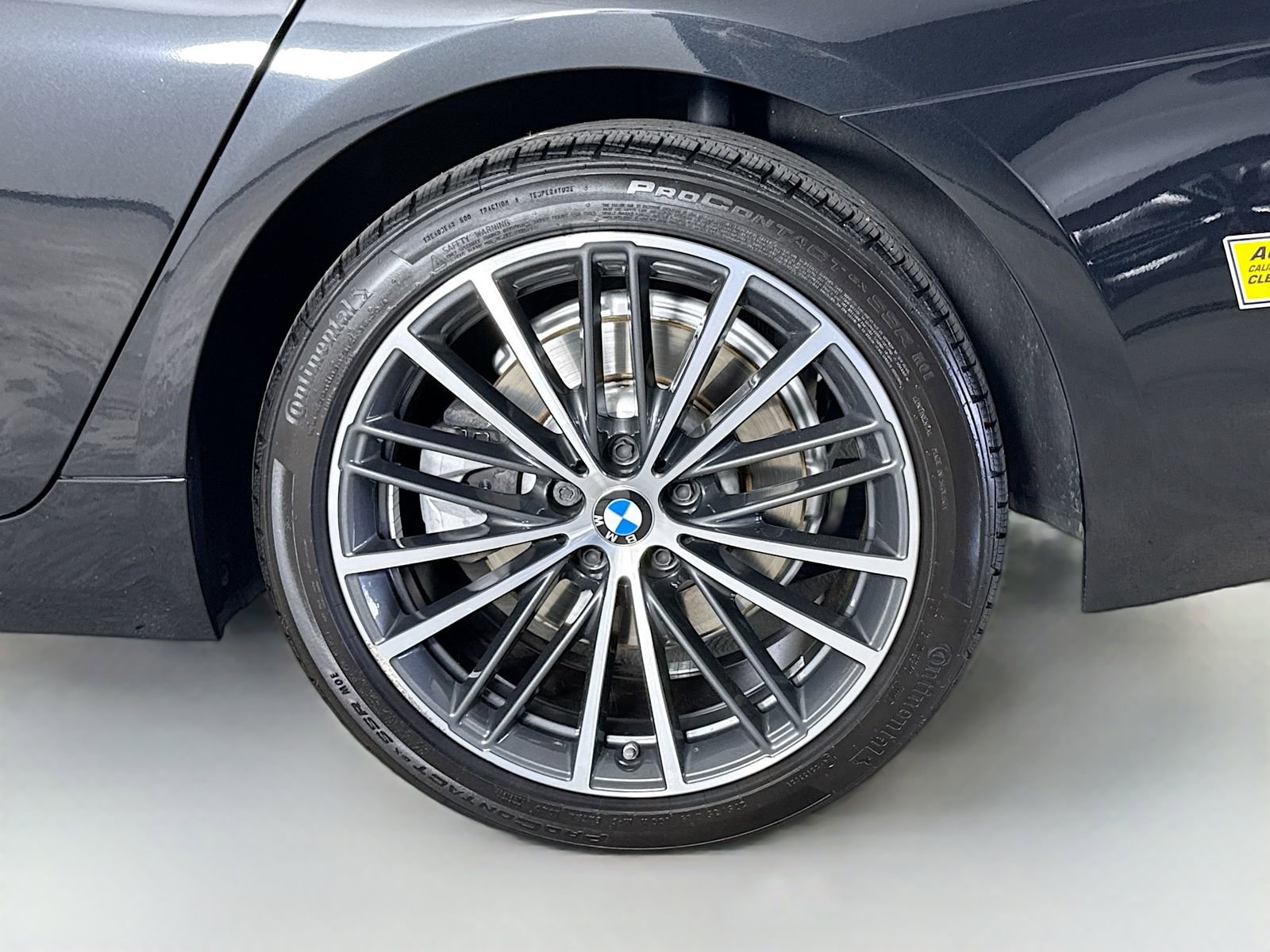 Used 2021 BMW 530e w/ Parking Assistance Package image 32