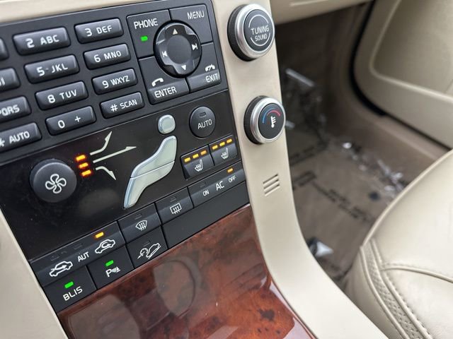 Used 2010 Volvo XC70 T6 image 25