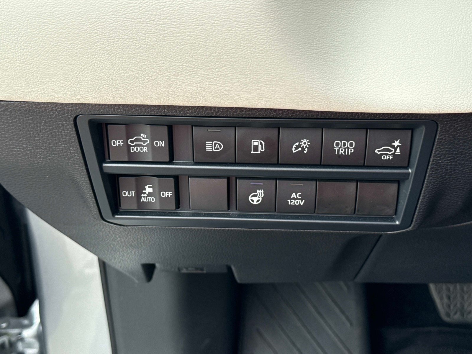 Used 2024 Toyota Tundra Capstone AWD/4WD image 32