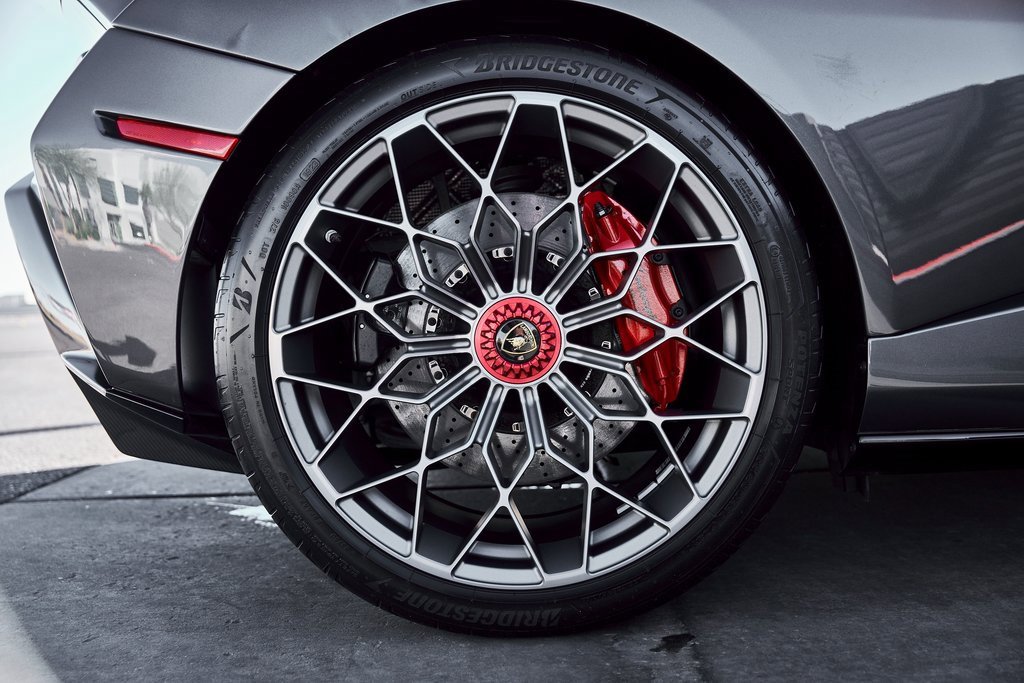 Used 2023 Lamborghini Huracan STO image 30