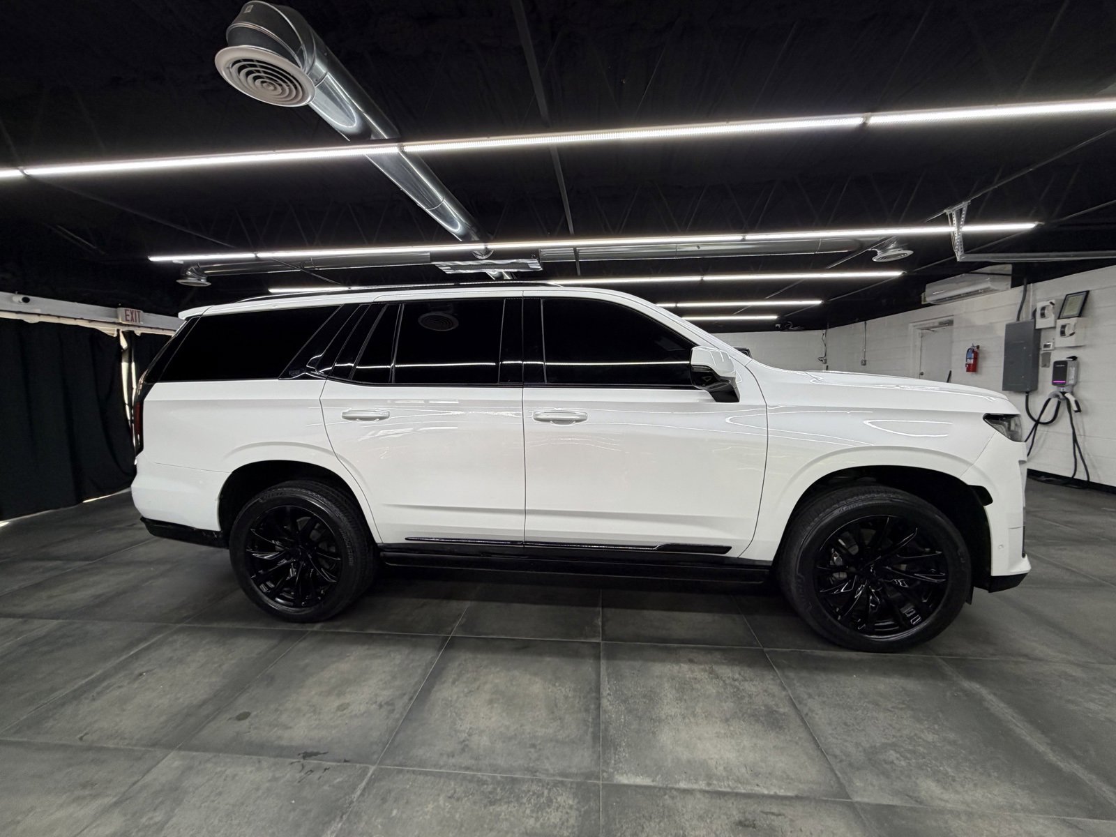 Used 2023 Cadillac Escalade Sport Platinum w/ LPO, ONYX Package image 8