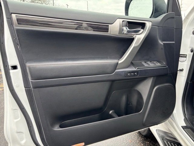 Used 2023 Lexus GX 460 Premium image 11