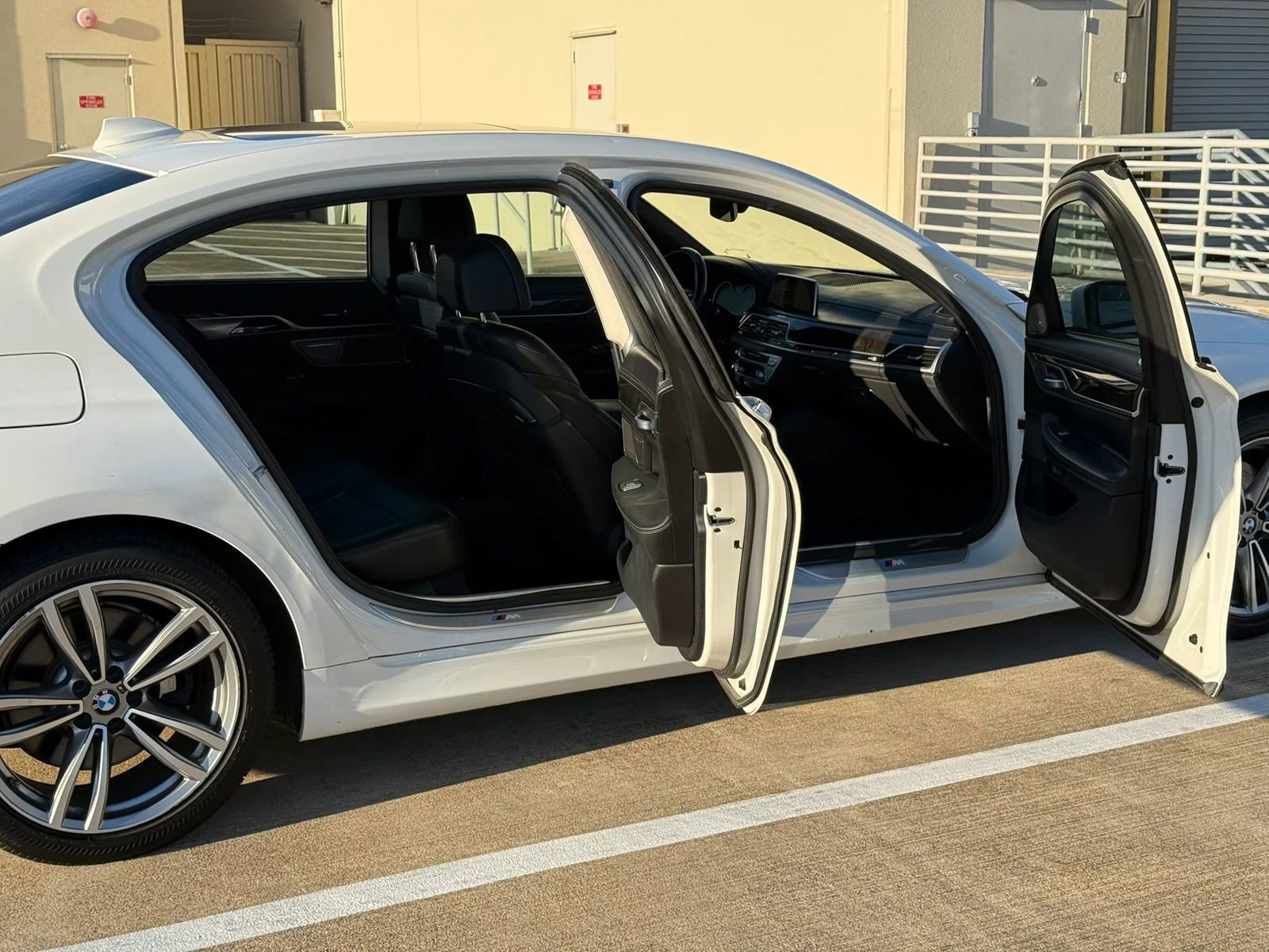 Used 2016 BMW 740i image 19