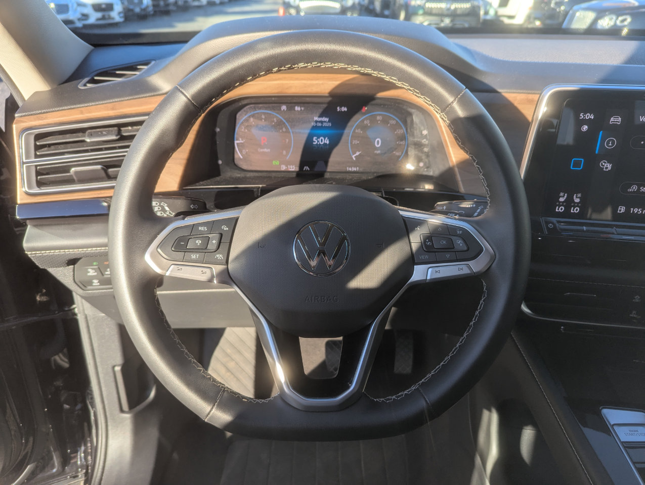 Used 2024 Volkswagen Atlas SE image 15