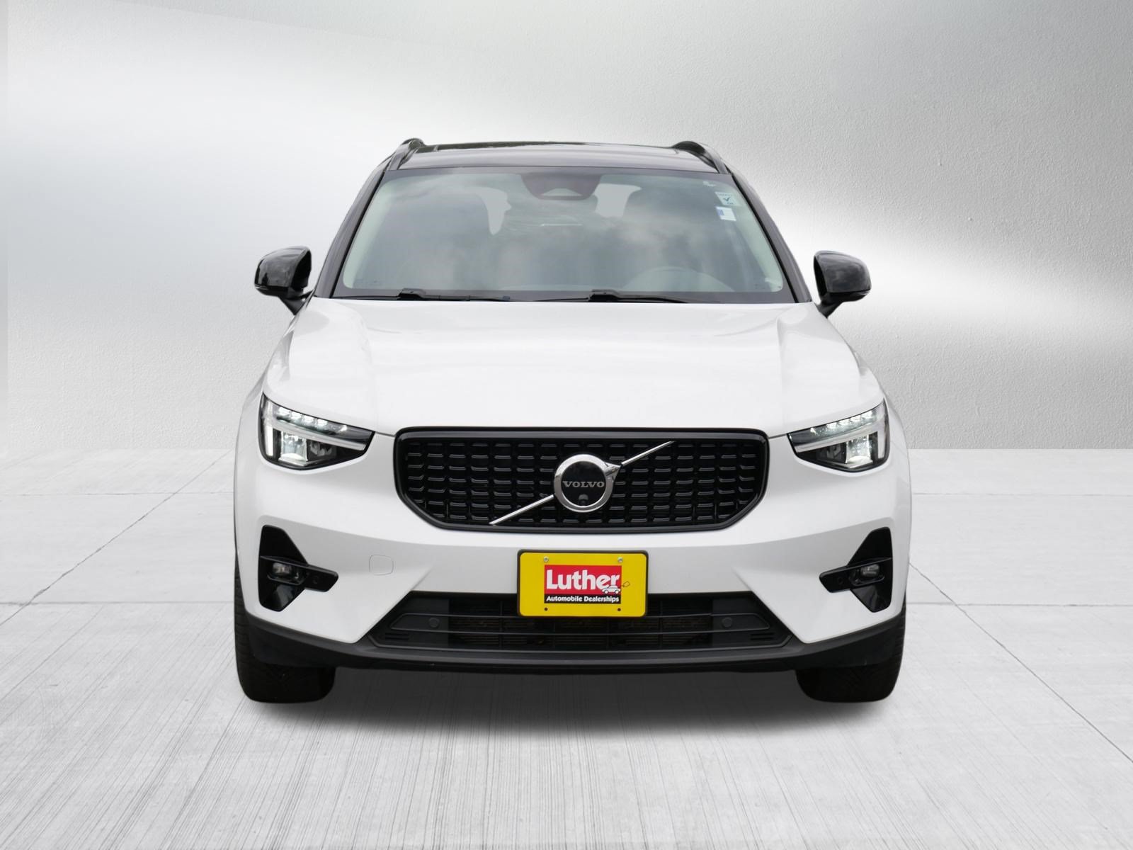 Used 2023 Volvo XC40 B5 Ultimate w/ Climate Package AWD/4WD image 2
