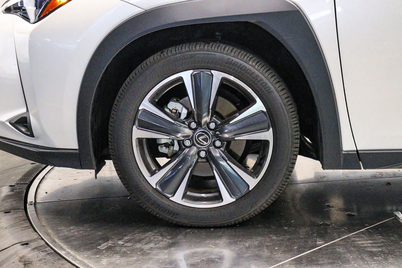 Certified 2025 Lexus UX 300h FWD w/ Accessory Package (Z2) image 9