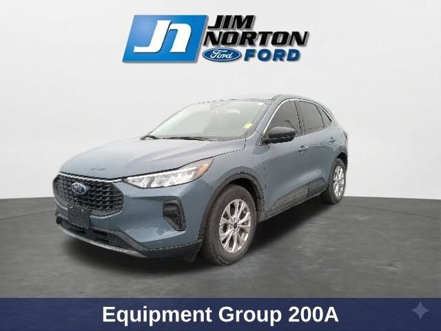 Used 2023 Ford Escape Active w/ Cold Weather Package FWD image 4