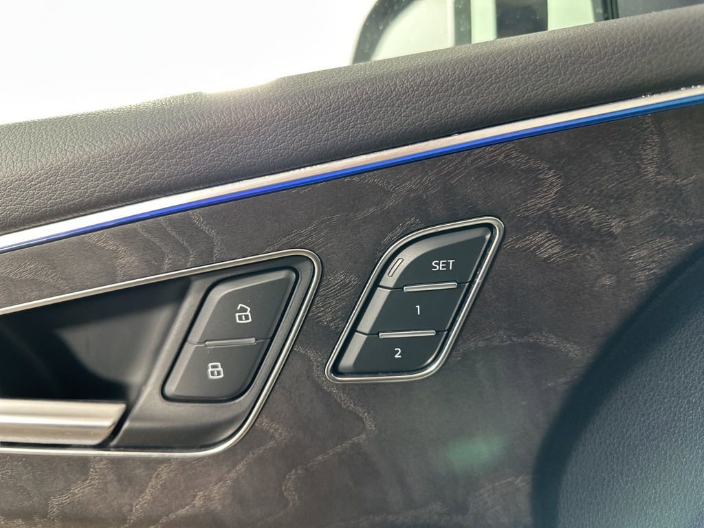 Used 2023 Audi Q8 Prestige w/ Prestige Package AWD/4WD image 9